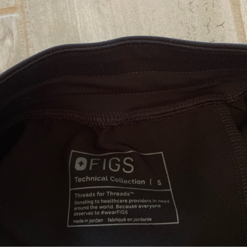 FIGS Black Scrub Set Small Casma Top/Small Kade Cargo Bottoms Pants Women’s - Picture 11 of 16